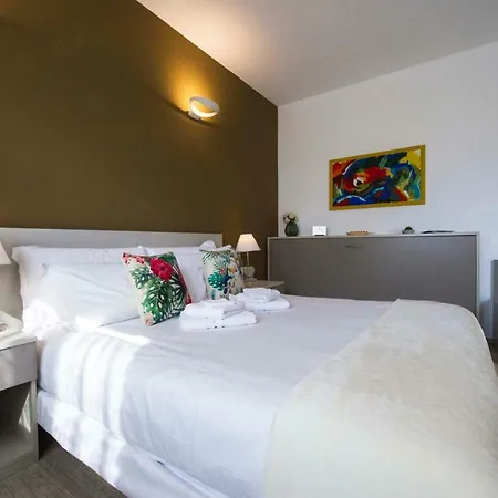 Rio Aosta-servizi Di 招待所 4*